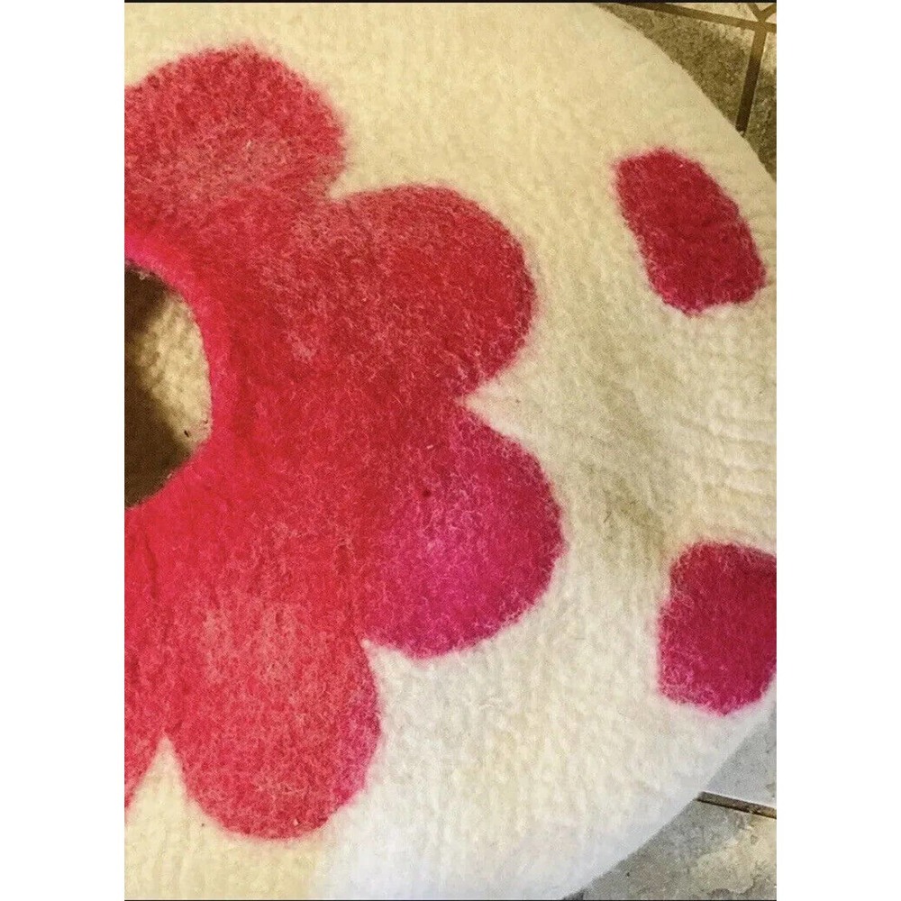 Handmade Felt Cat Bed Cave White Pink Flower 23" Base and 8" Opening Pet House - Picture 3 of 6